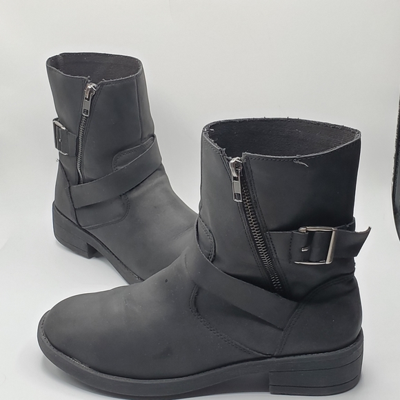 zip up boots with buckle details size 9 made by Trash - Picture 4 of 14